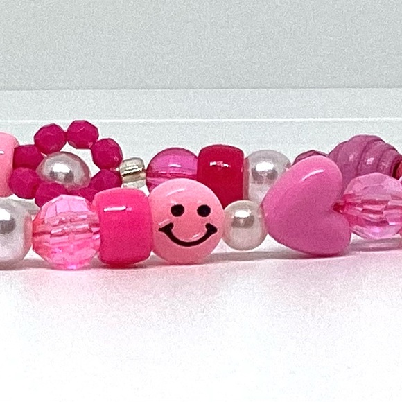 Preppy and trendy pink phone charm - Picture 3 of 4